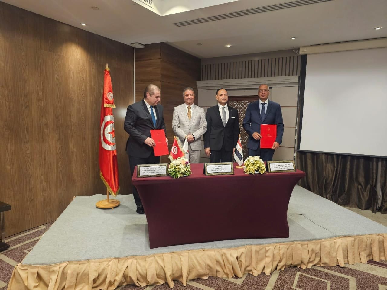 - مصر وتونس توقعان مذكرة تفاهم للاعتراف المتبادل بشهادات المطابقة للسلع الصناعية غير الغذائية